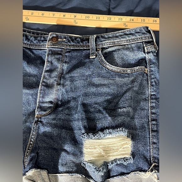 Hollister Curvy High Waist Mom Distressed Jean Shorts 31 - Picture 4 of 9